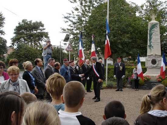 Violaines a rendu hommage